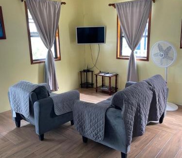 Caye Caulker House | Hidden Treasure Vacation Home Blue Bay Cottage
