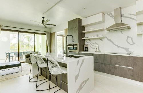 Placencia Apartment | Beach Walkout Condo 112 3BR2BA Sleeps 8