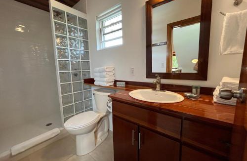 Caye Caulker House | Caribbean Sunrise Cottage