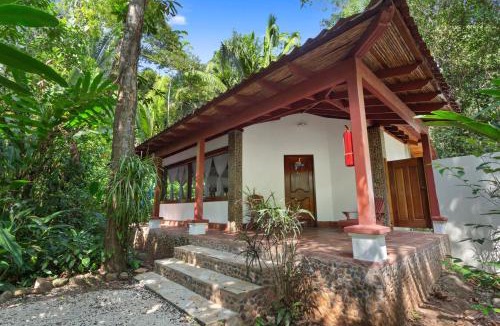 Belmopan Hotel | Ian Anderson Caves Branch Jungle Lodge