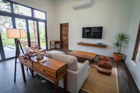 Negroman Villa | Cheerful 2 bedroom Villa with Pool