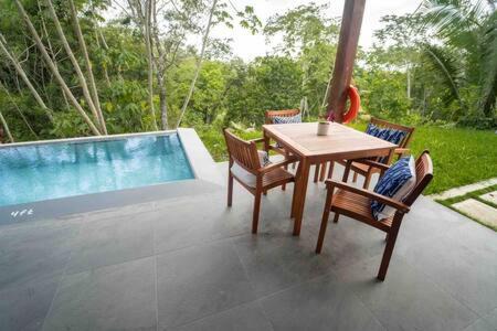 Negroman Villa | Cheerful 2 bedroom Villa with Pool
