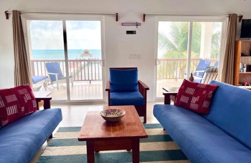 Caye Caulker House | VeLento Oceanfront Penthouse #3