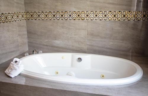 Belize City Hotel | Golden Bay Hotel by Marine Parade