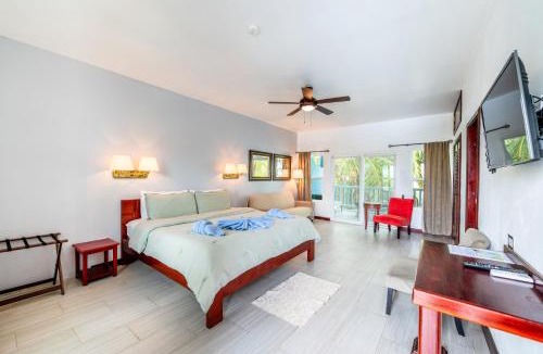 Sittee River Village Hotel | Parrot Cove Lodge