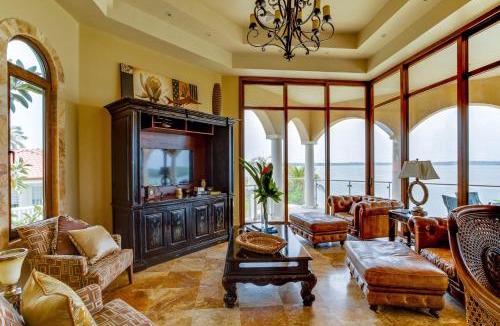 Placencia House | Villa Castello- Water Views & Resort Amenities