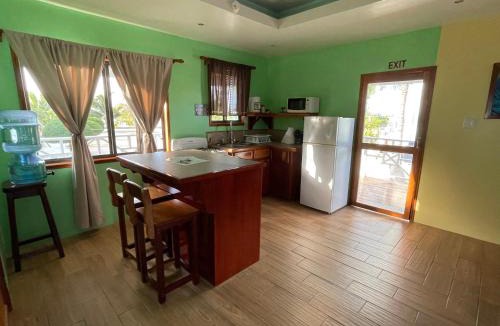 Caye Caulker House | Hidden Treasure Vacation Home Blue Bay Cottage