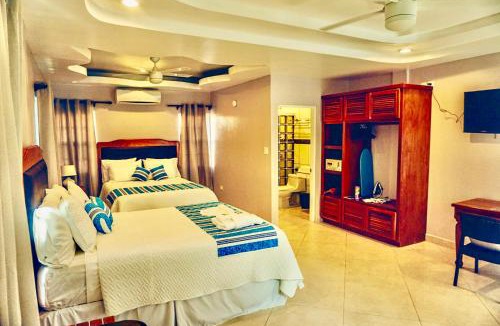 Caye Caulker Hotel | La Isla Resort