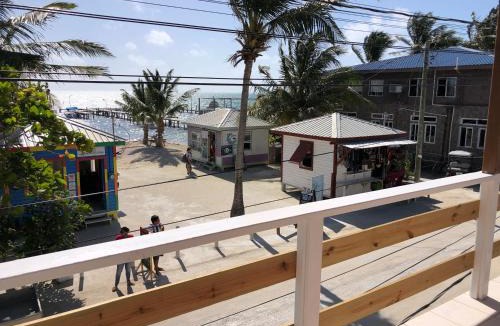 Caye Caulker Hotel | Blue Wave Guest House