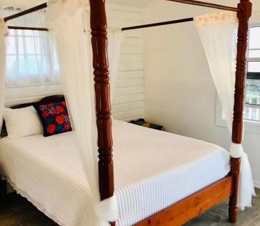 San Pedro Bed & Breakfast | Secret Beach Cabanas, Yellow Cabana