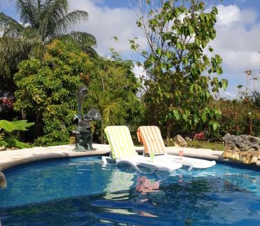 Lake Gardens House | The GECKO BUNGALOW**Beautiful POOL**Free Airport Shuttle