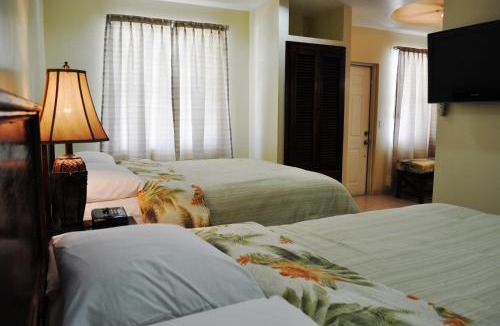 Caye Caulker Hotel | Rainbow Hotel