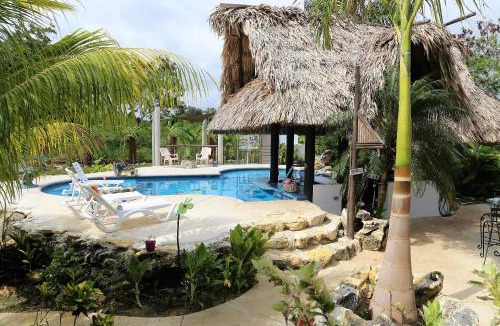 Lake Gardens House | The GECKO BUNGALOW**Beautiful POOL**Free Airport Shuttle