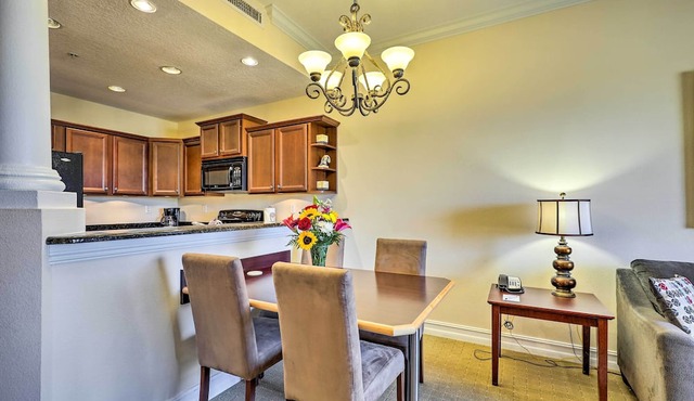 Upscale Unit in Private Golf Resort w/Pool! in Tampa