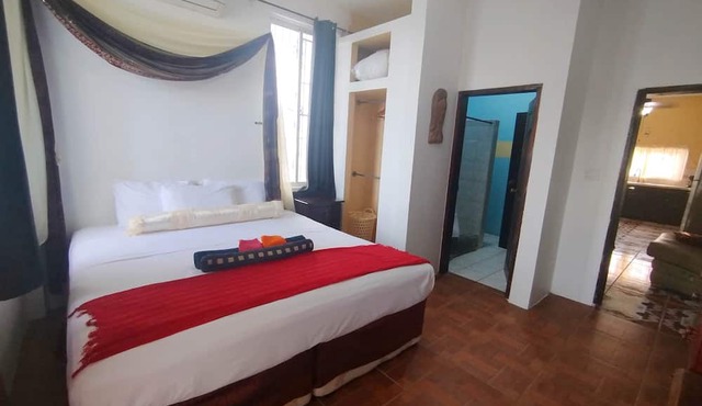 Waterside 2BR SeaView Apt wBalcony/Pool by Airport