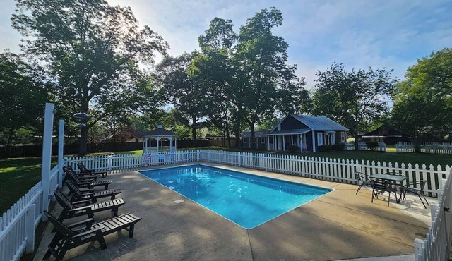 Cozy Millbrook Cottage | Pool Access Near Capitol in Millbrook