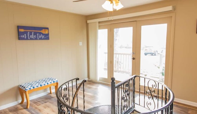 Lake Views & Access + Pool, Indoor/Outdoor Living, Family & Pet Friendly in Creal Springs