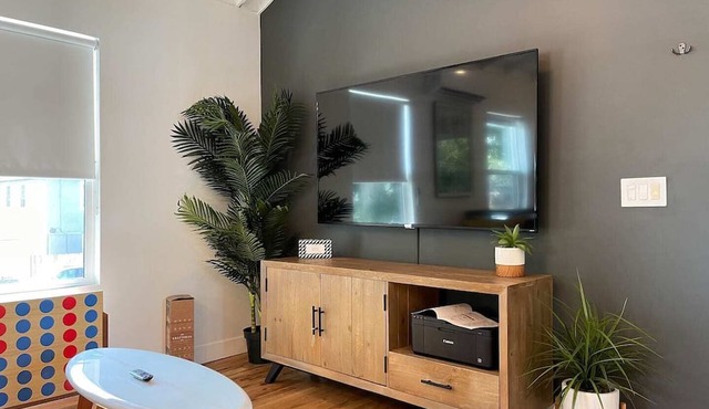 Stylish Apt Near Disney and Airport in Santa Ana
