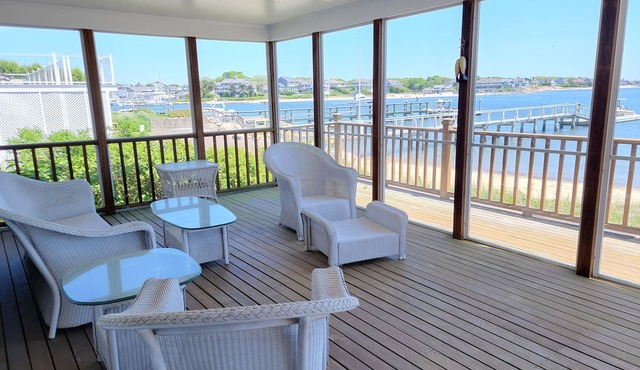 Hyannis Harbor Front 3br, 3-1/2 ba with sandy beach. in Hyannis