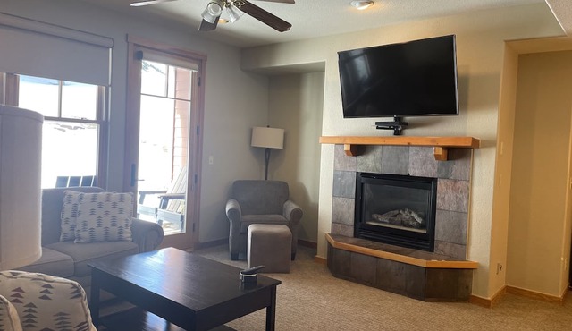 One Bedroom Master Unit. Beautiful Luxury Ski in, Ski Out Resort in Breckenridge