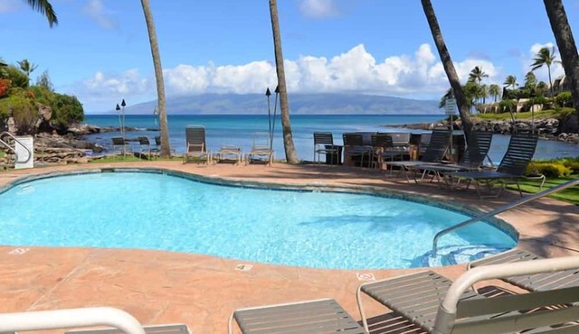Old Hawaiian Feel with Oceanfront View in Lahaina