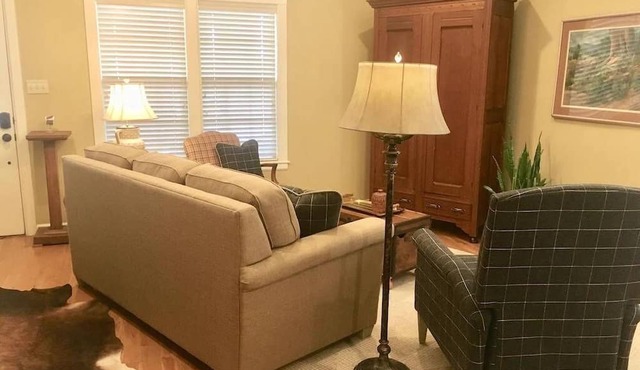 The Sunday House -Adorable Hill Country Cottage - Llano River, Shopping, Sights in Llano