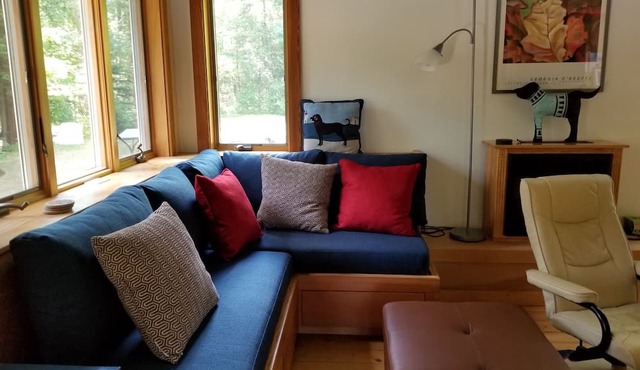 Suttons Bay-Fire Pit, walk to town/beach, brewery, dining in Suttons Bay
