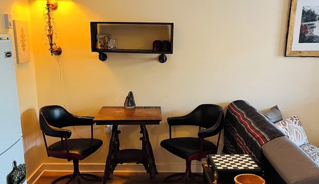 Cozy 1-bedroom studio in downtown Lincoln, in the hub of the White Mountains. in Lincoln