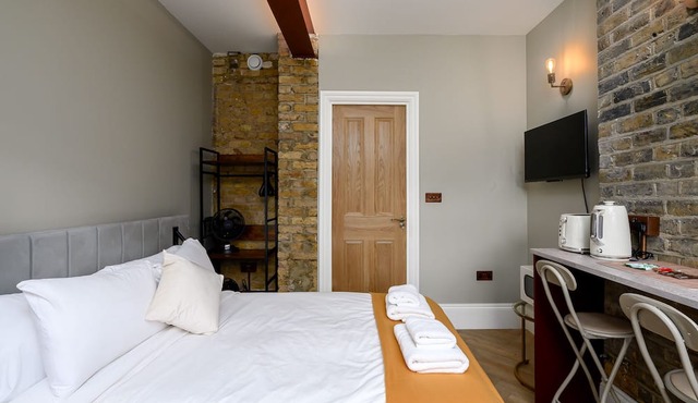 Brixton Lofts - Deluxe Studio (No.4) in Bristol