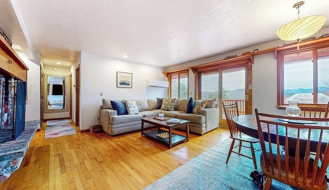 Tranquil retreat with generous deck, fitness area, & amazing views in Pittsfield