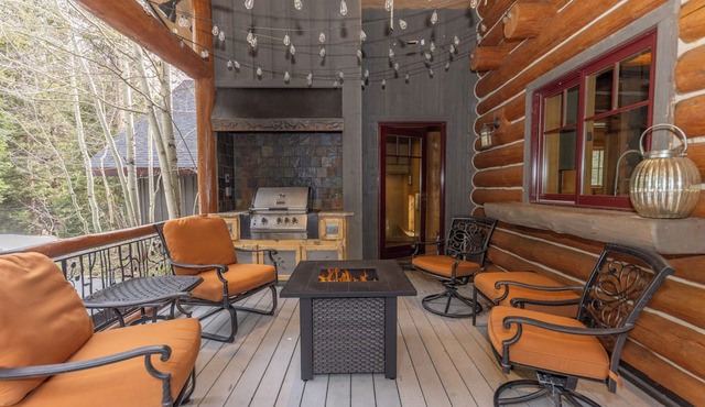 NEW LISTING! Luxury log home, nearby shuttle, hot tub, game tables, several sound systems, views! in Breckenridge