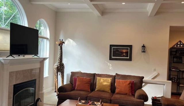 BIG ISLAND TIME Lakefront Family Vacation Home-4 Bd-3.5 Bth-Sleeps15-Cove-Dock in Roach