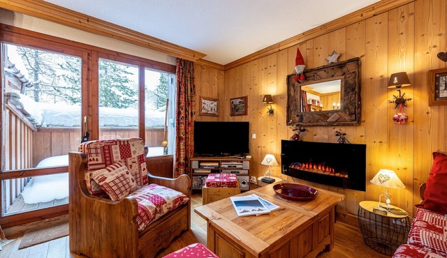 Apartment 'Le Châtelard' with Mountain View, Private Terrace and Wi-Fi in Val-d'Isère