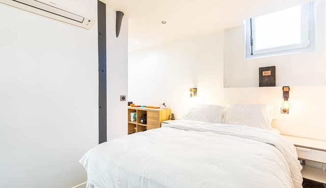 GuestReady - Bright retreat near the Wall of Love in Paris