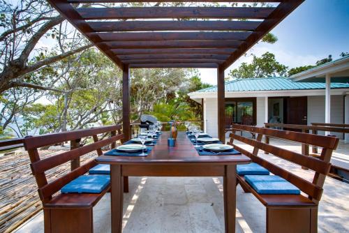 Hidden Gem 3-Bedroom Infinity Pool Villa on Beach