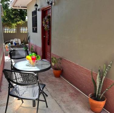 Cuarteria Negra Walking distance to Beach Restaurants Pool