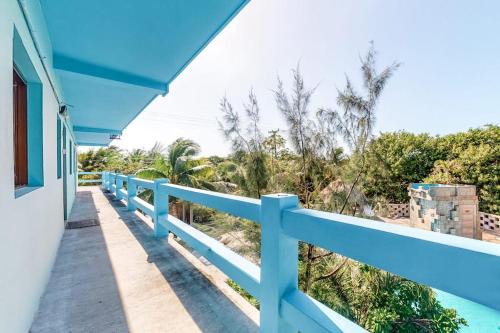 Charming Suite with WiFi AC Shared Pool Grill Area & Rooftop Deck