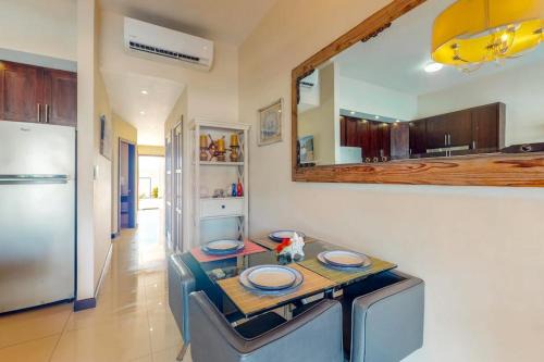 Beachfront condo with pool amazing ocean view & WD - near restaurants
