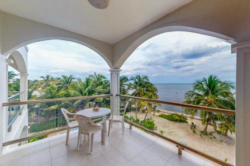 Oceanfront apartment on the beach with great ocean views pool WiFi & AC
