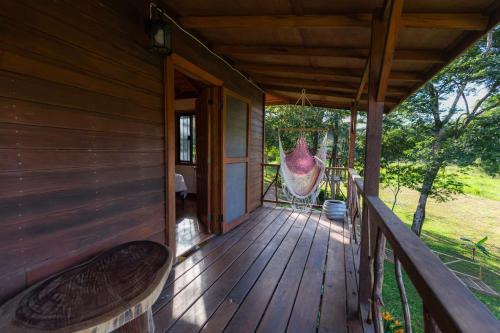 Tohja' Riverside Cabins -Aracari Cabin