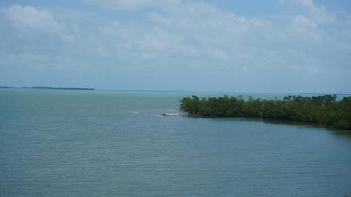 See Belize RELAXING Studio with Sea View Infinity Pool & Overwater Deck