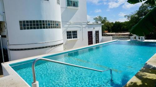 See Belize RELAXING Studio with Sea View Pool & Overwater Deck near Airport, Restaurant, Bar & Casino in Belize City