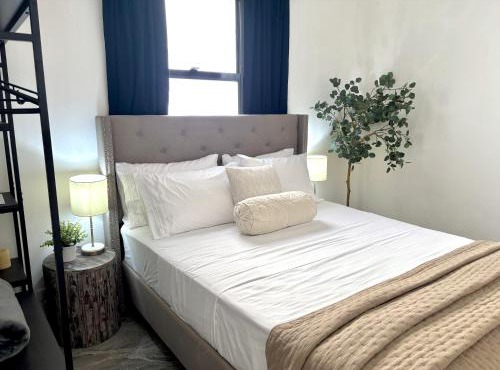 Downtown 1 or 2 Bedroom Stay - 3-min to Ferry