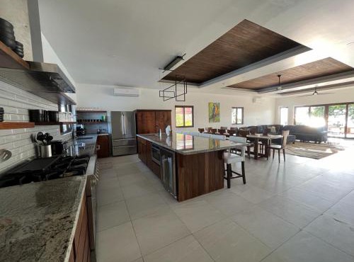 Island Breeze Villa - 5 Bedroom Private Island Villa w Pool