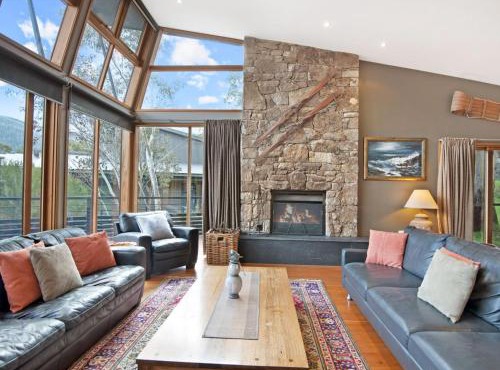 Les Perrieres Lodge - Spacious 3BR Luxury l Gym l Indoor Pool l Tennis l WiFi l BBQ in Crackenback